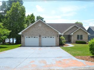 8413 Cherokee Trl, Crossville, TN 38572