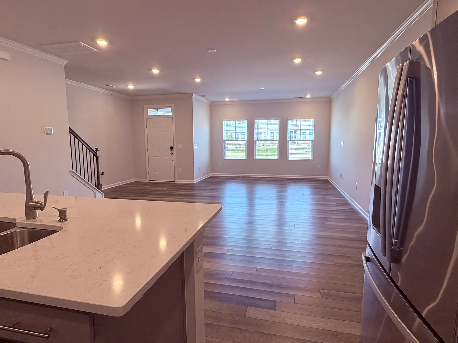 3 bed, 2.5 bath, 1931 sqft, $2,245 — Photo 2