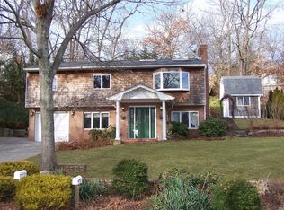345 Locust Dr, Rocky Point, NY 11778
