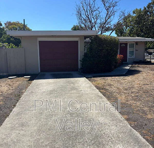 944 Bridgewood Way — Photo 1
