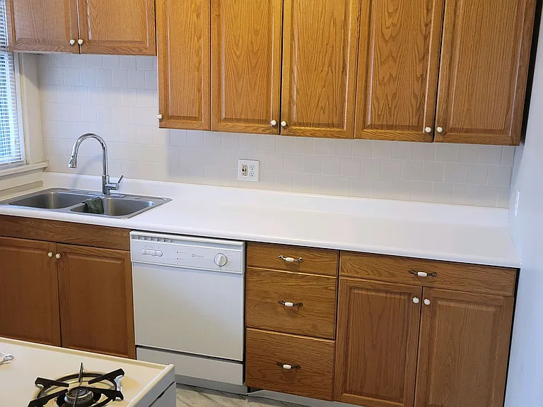 271 Center Ave — Photo 3