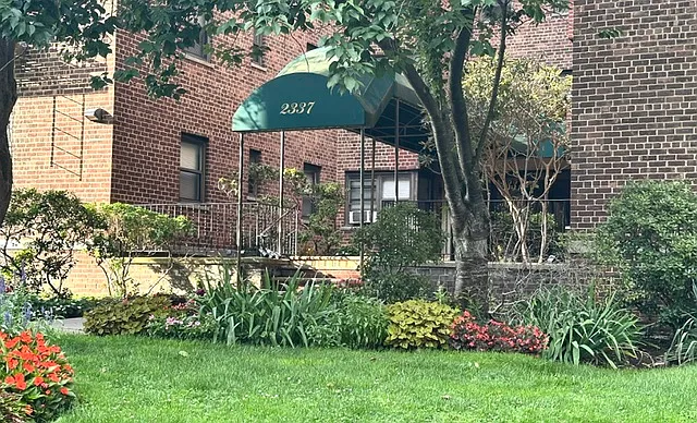 2337 Hudson Ter #A14 — Photo 14