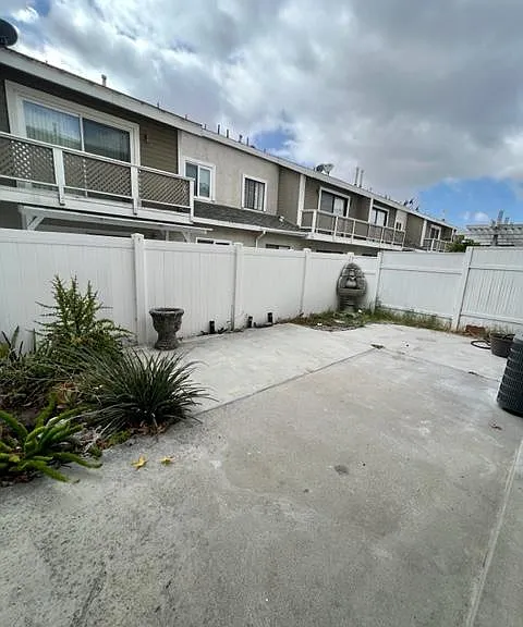 7893 Cerritos Ave — Photo 22