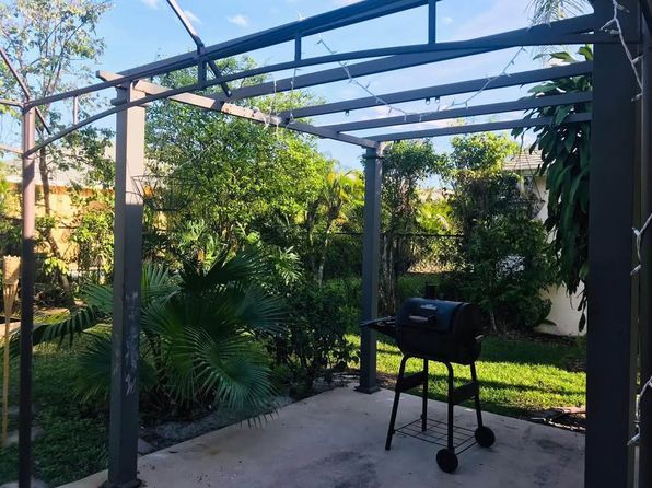 1242 Olympic Cir, Greenacres, FL 33413