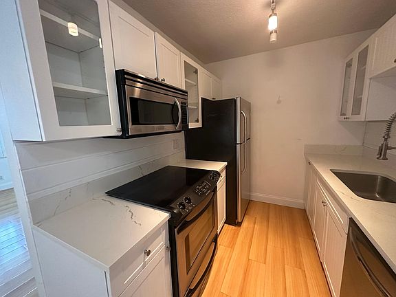 5th image of 3915 S Flagler Dr APT 309