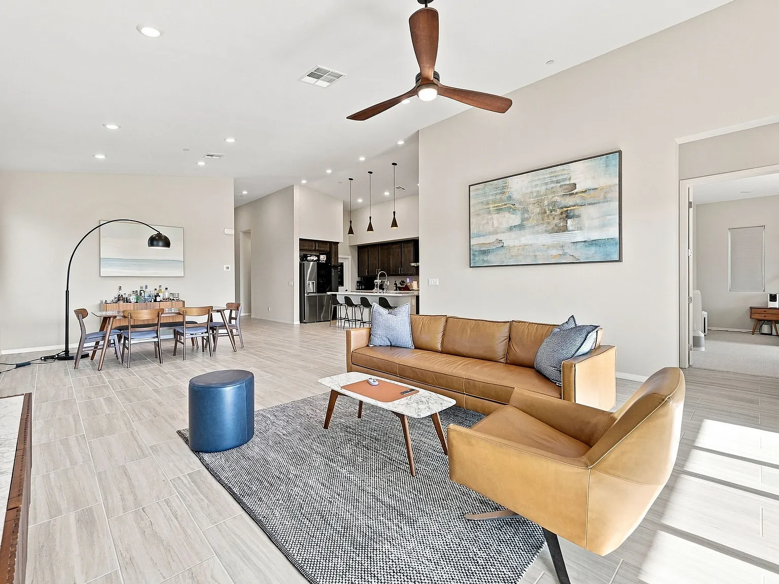 3 bed, 2177 sqft, $3,950 — Photo 2