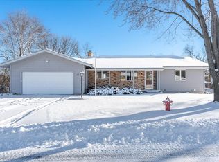 322 Oakridge Dr N, Hudson, WI 54016