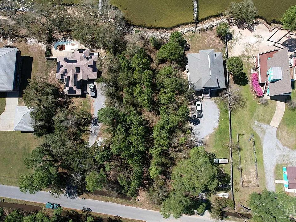 2nd image of 879 Dolphin Rd