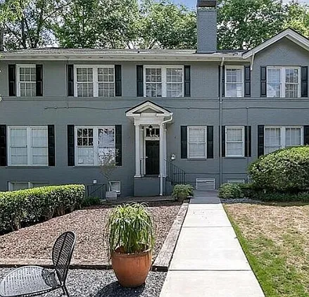 1350 N Morningside Dr NE — Photo 1