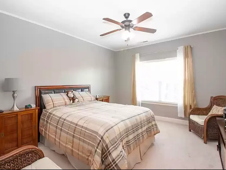 219 Rowlette Cir — Photo 12