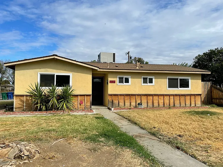 404 Lime Ave — Photo 1
