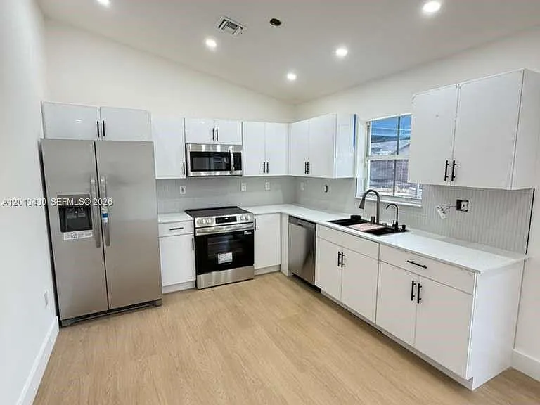 18121 SW 152nd Ct — Photo 4
