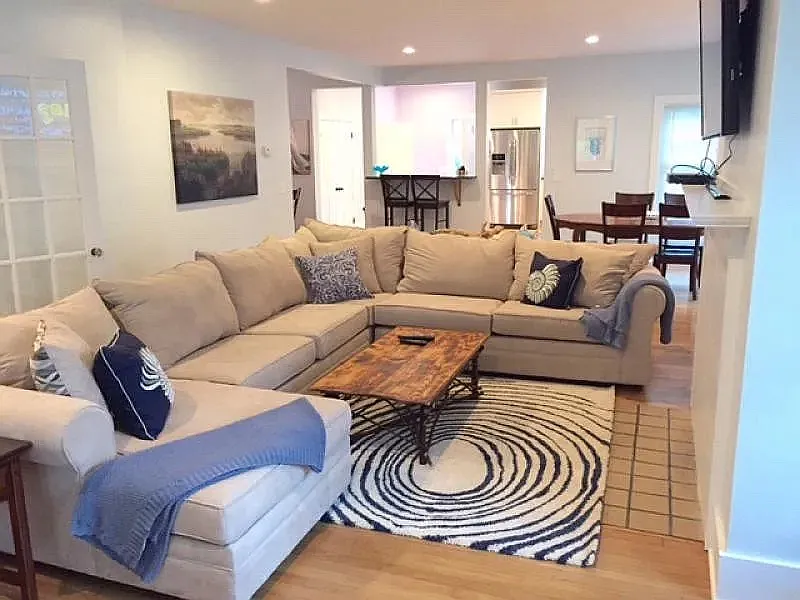 8 bed, 3.5 bath, 3000 sqft, $7,600 — Photo 2