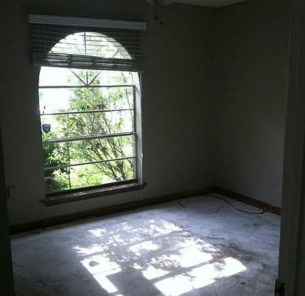 5th image of 1901 W Frisco Dr