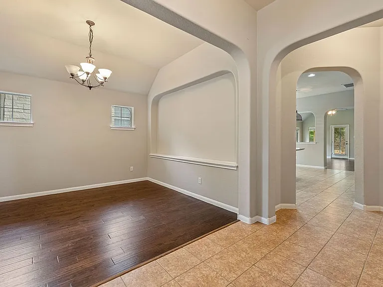 2217 Westfalian Trl — Photo 8