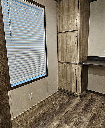 5th image of 6933 Shady Oak Dr NE