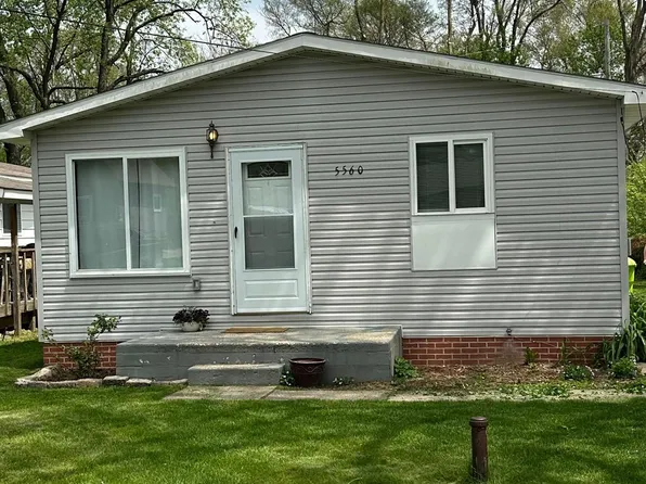 5560 Lake Grove Dr, White Lake, MI 48383