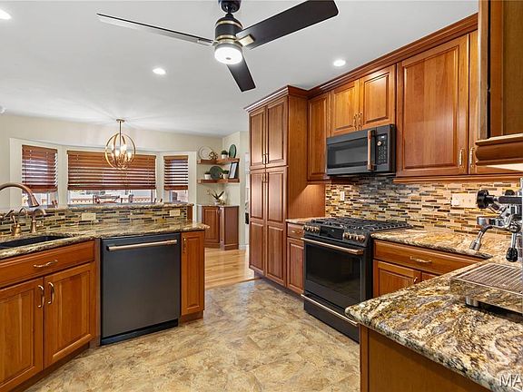 3rd image of 2840 La Brea Dr