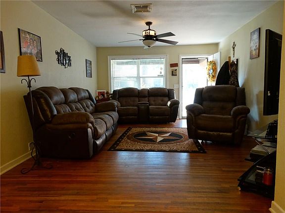 3rd image of 106 Hillcrest Dr