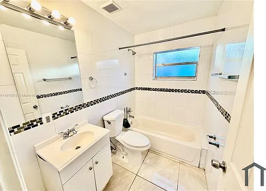 2571 NW 13th Ct — Photo 11