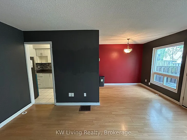 22 Bracken Fernway — Photo 5