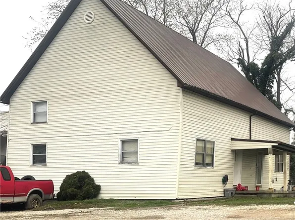 341 Main St, Hamlin, WV 25523