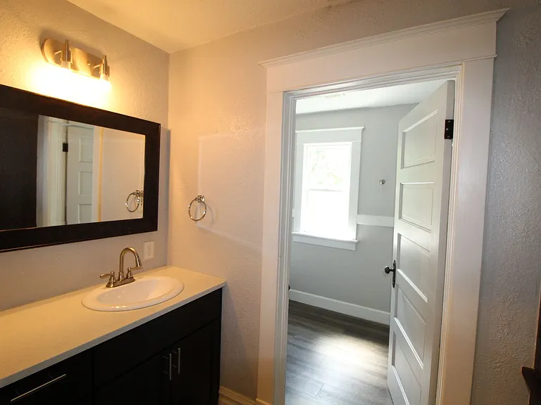 1306 E Montgomery Ave — Photo 38