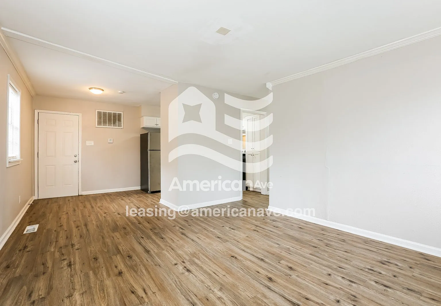 3 bed, 1.0 bath, 888 sqft, $864 — Photo 3
