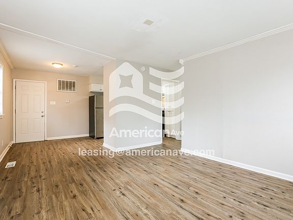 339555_003_living_room_13649529.jpg