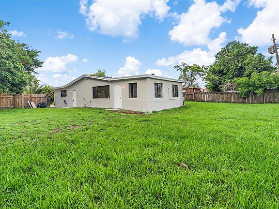 5th image of 3581 NW 39th Avenue