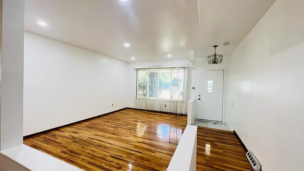 2528 Antonia Ln — Photo 4