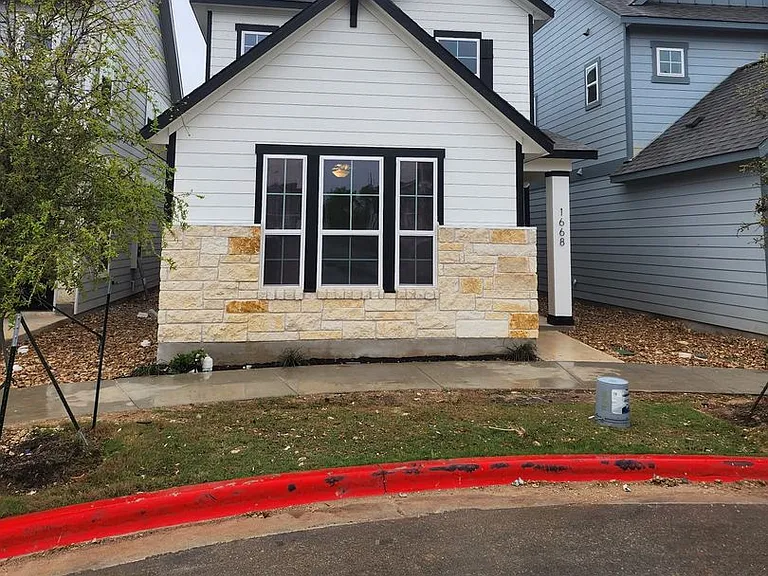 1668 Coral Sunrise Trl — Photo 1