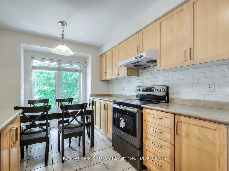 58 Howe Ave — Photo 4