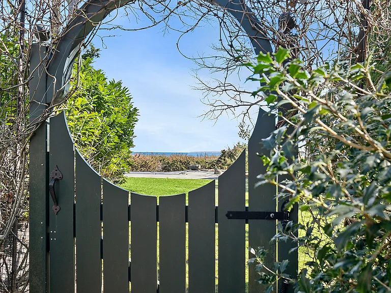 28 Gardiners Bay Dr — Photo 21