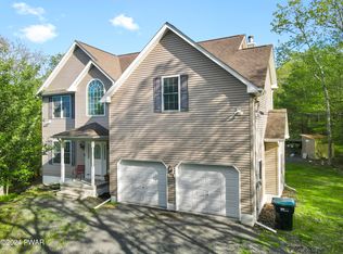 100 Teak Ln, Dingmans Ferry, PA 18328