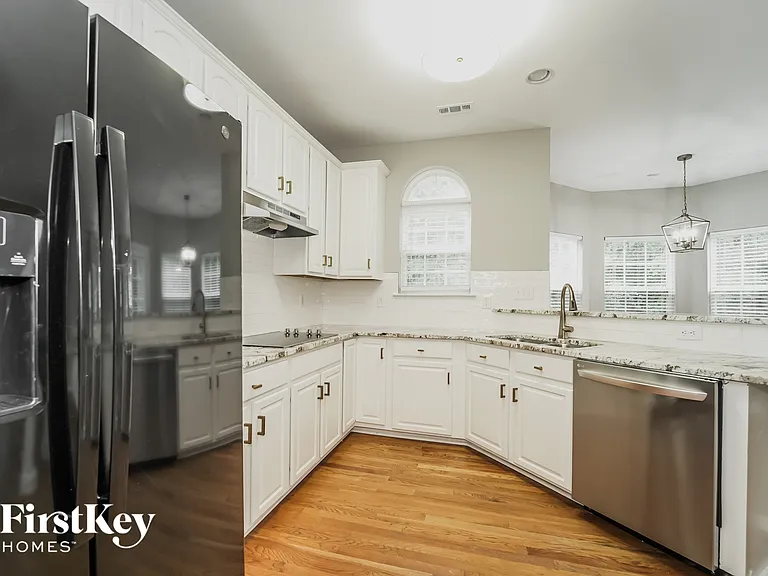 1240 Blackstone Ct NW — Photo 5