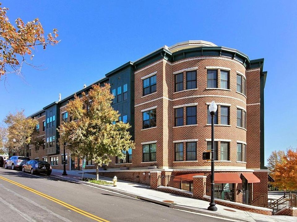 1st image of 2101 N Monroe St APT 118