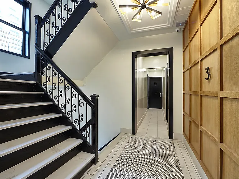 236 W 10th St #20 — Photo 8