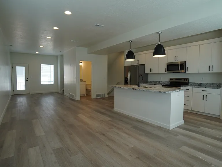 2925 S Highway 89 #12 — Photo 5