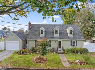 15 Terrace Ave, Tiverton, RI 02878