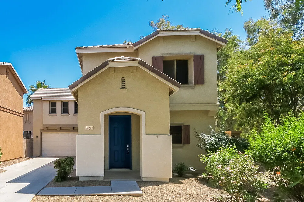 3 bed, 2.5 bath, 2244 sqft, $2,465 — Photo 1