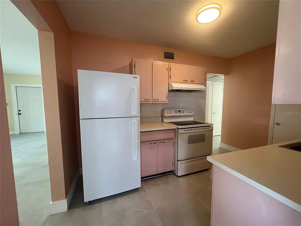 3 bed, 1.0 bath, 897 sqft, $1,375 — Photo 4