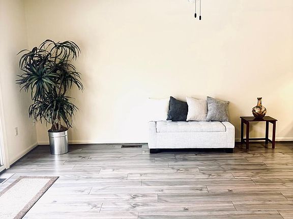 4th image of 3630 Gleneagles Dr #8-1D