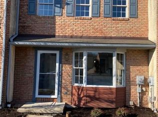 29 Warwick Ct, Reading, PA 19606