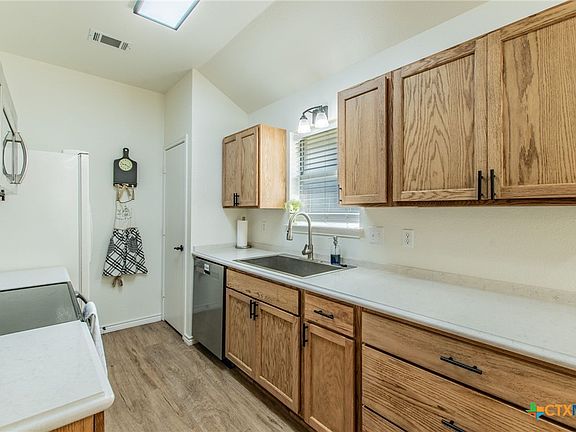 5th image of 302 Sealy Ct