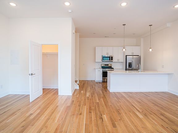 5th image of 1115 Germantown Ave #2B