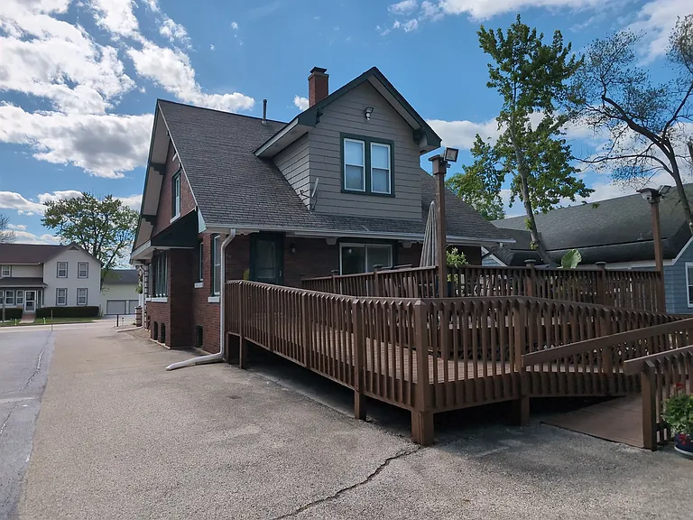 417 N Hough St — Photo 52