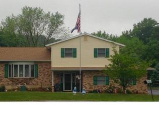 7030 Birchwood Dr, Slatington, PA 18080