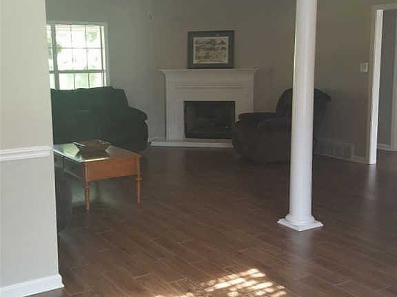 3rd image of 1348 River Bank Dr