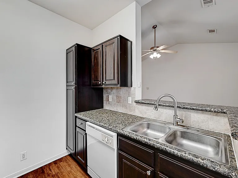 600 Leah Avenue 033